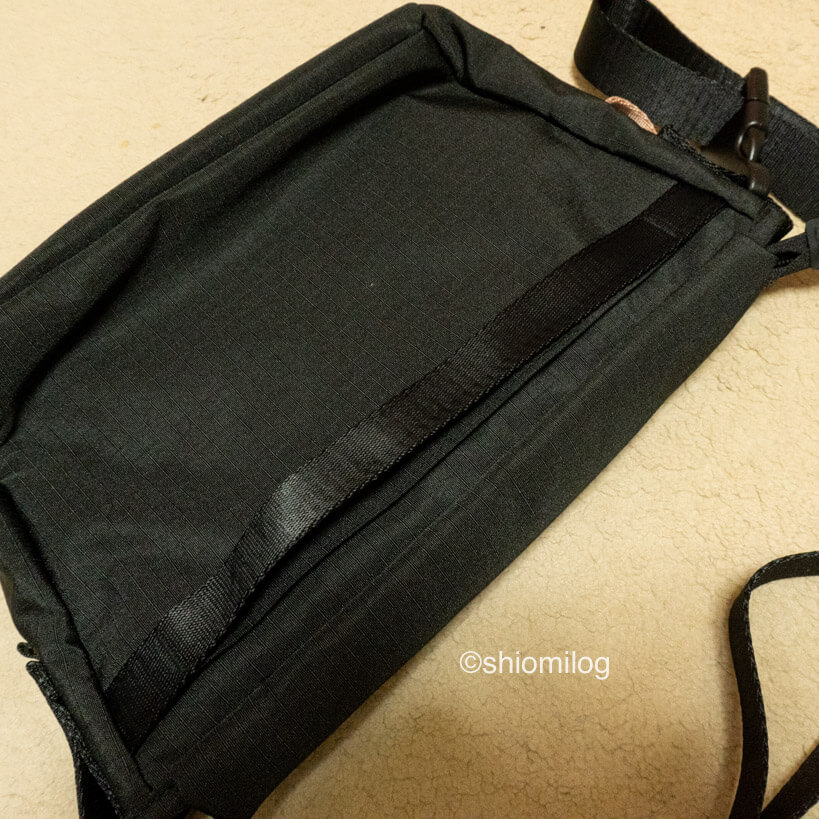MLS940「Hutte メッセンジャーバッグ S」背面画像